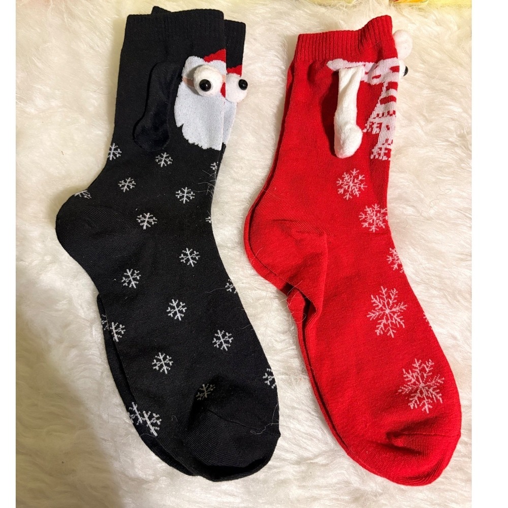 2 QIUOMBBP Novelty Socks Magnetic Holding Hands Santa Red Black